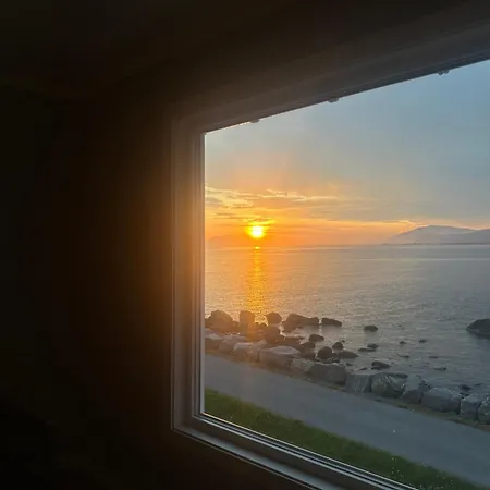 Strandly Seaview Holiday home Alnes