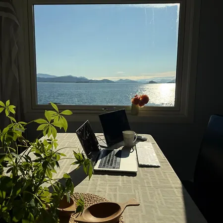Strandly Seaview Holiday home Alnes